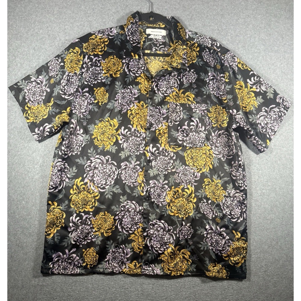 Urban Outfitters Chrysanthemum Floral Print Short Sleeve Camp Shirt Black L